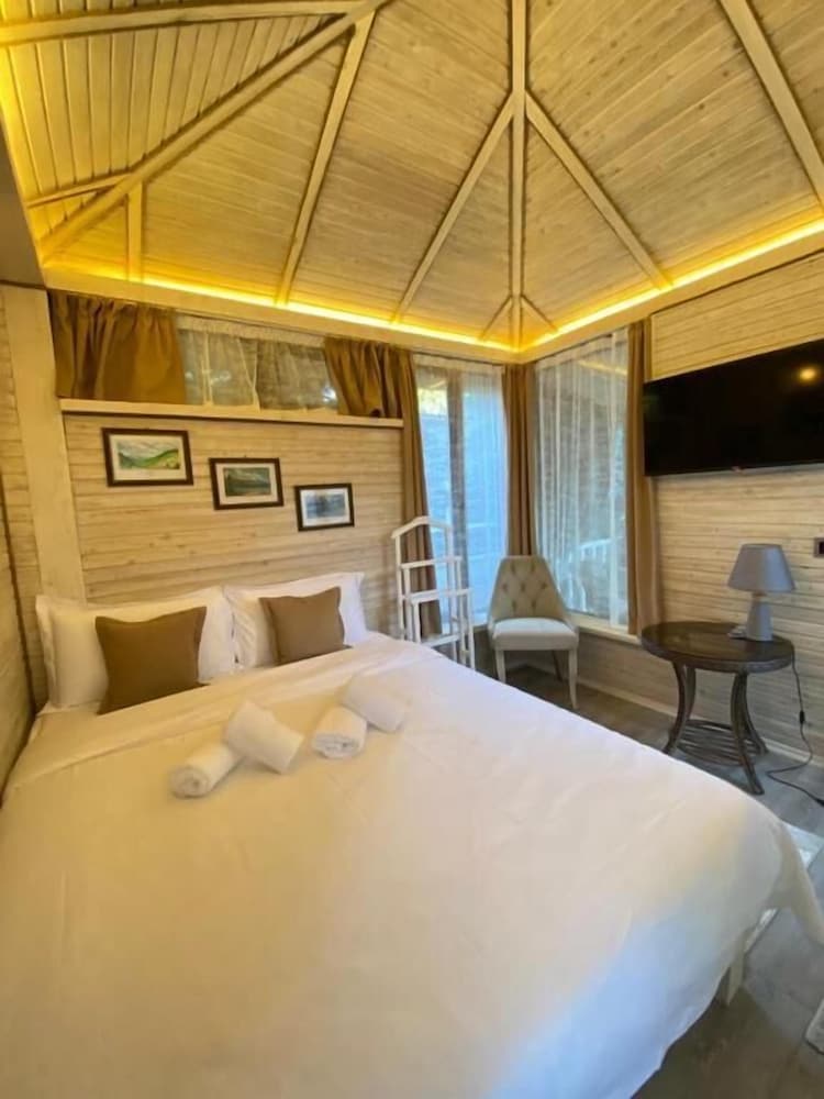 شاليه بسرير كينج، Hotel Kausar 2/3