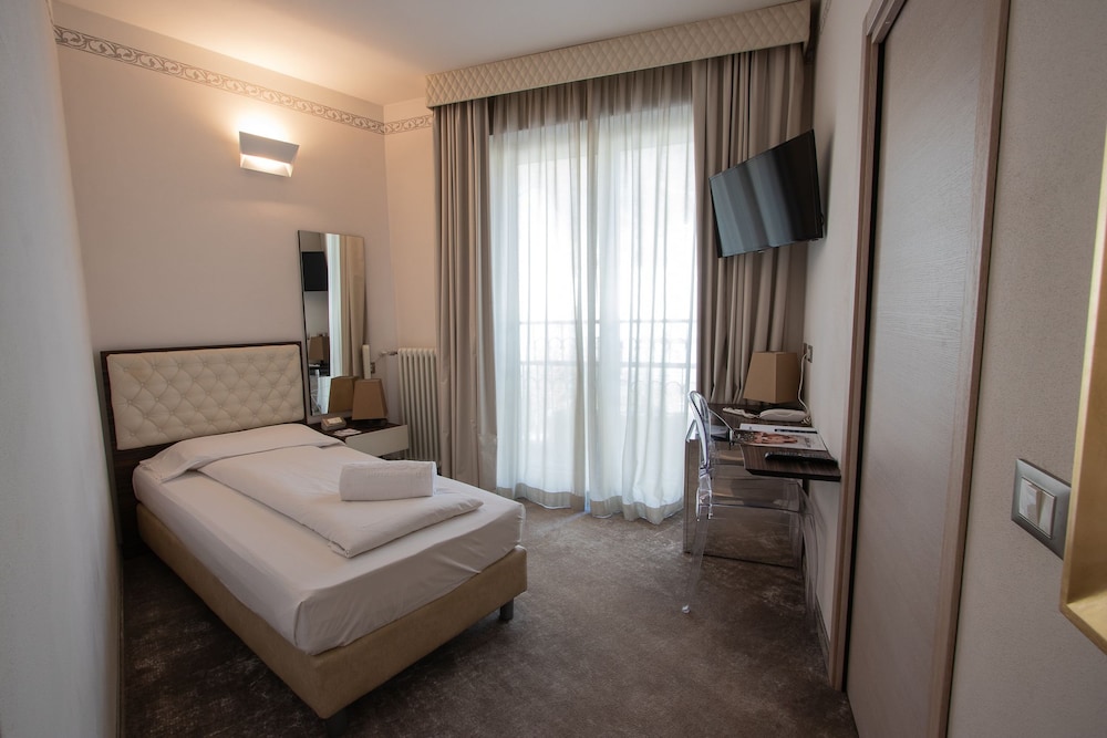 Hotel Corona 20/64