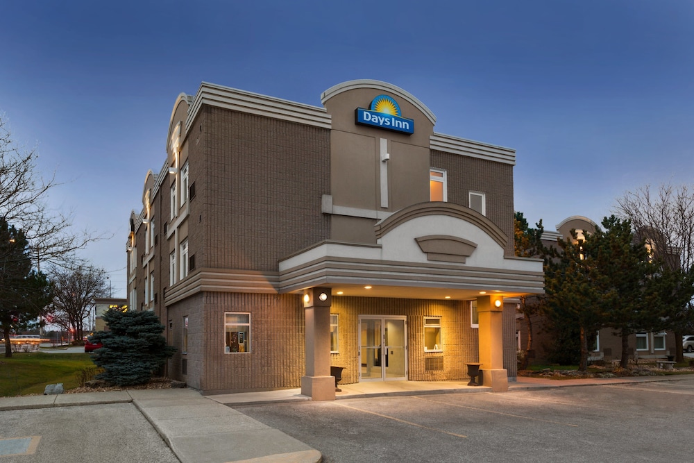 Days Inn By Wyndham Toronto West Mississauga 1/32