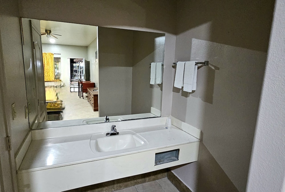 Texas Inn and Suites - Rio Grande Valley 60/62
