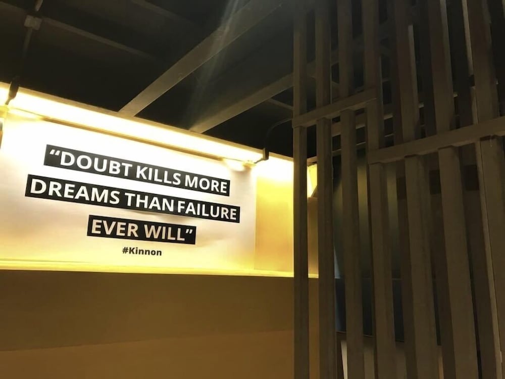 Kinnon Deluxe Hostel Coworking Cafe 19/44