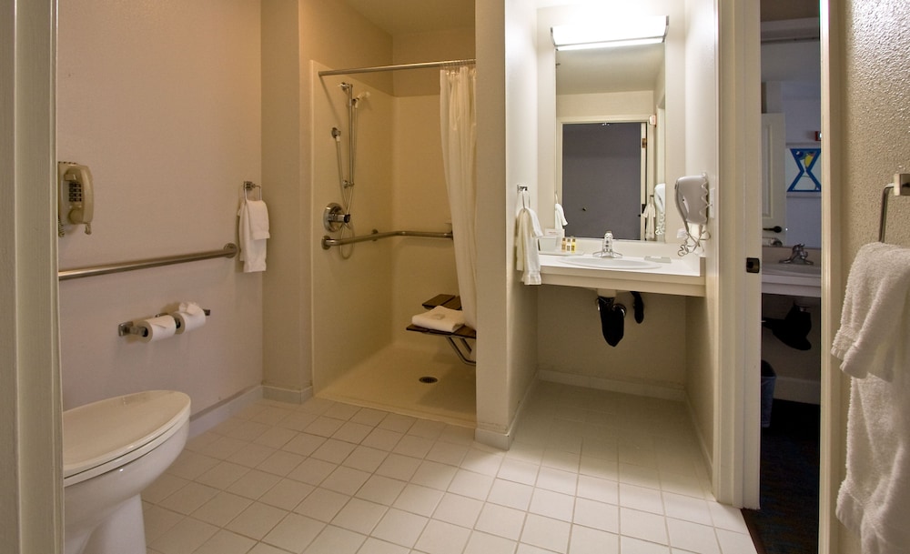 Ashland Hills Hotel Suites 18/51