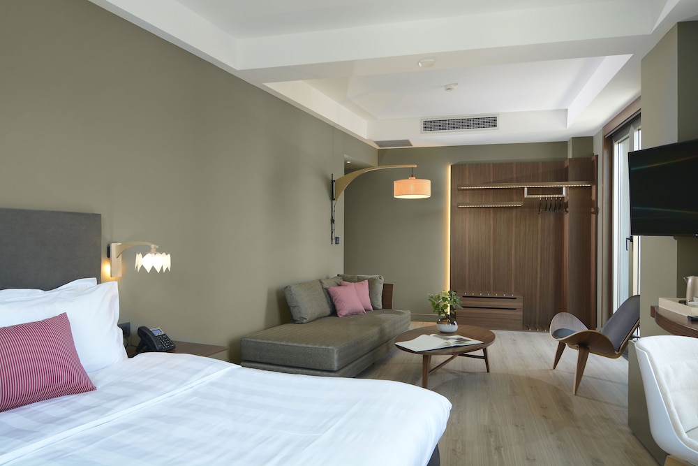 Lake Spirit Hotel 7/64