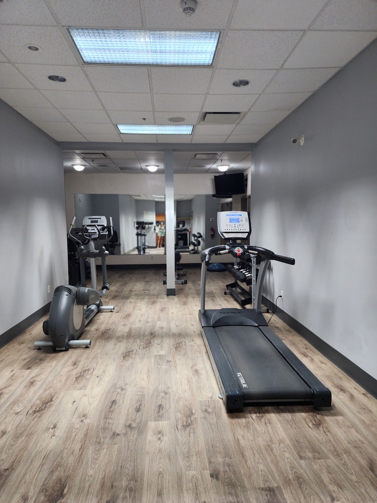 Merit Hotel And Suites 36/66
