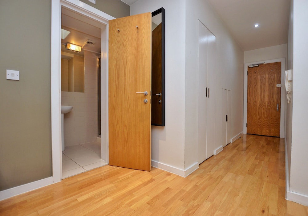 Princes Square Serviced Apartments 24/50