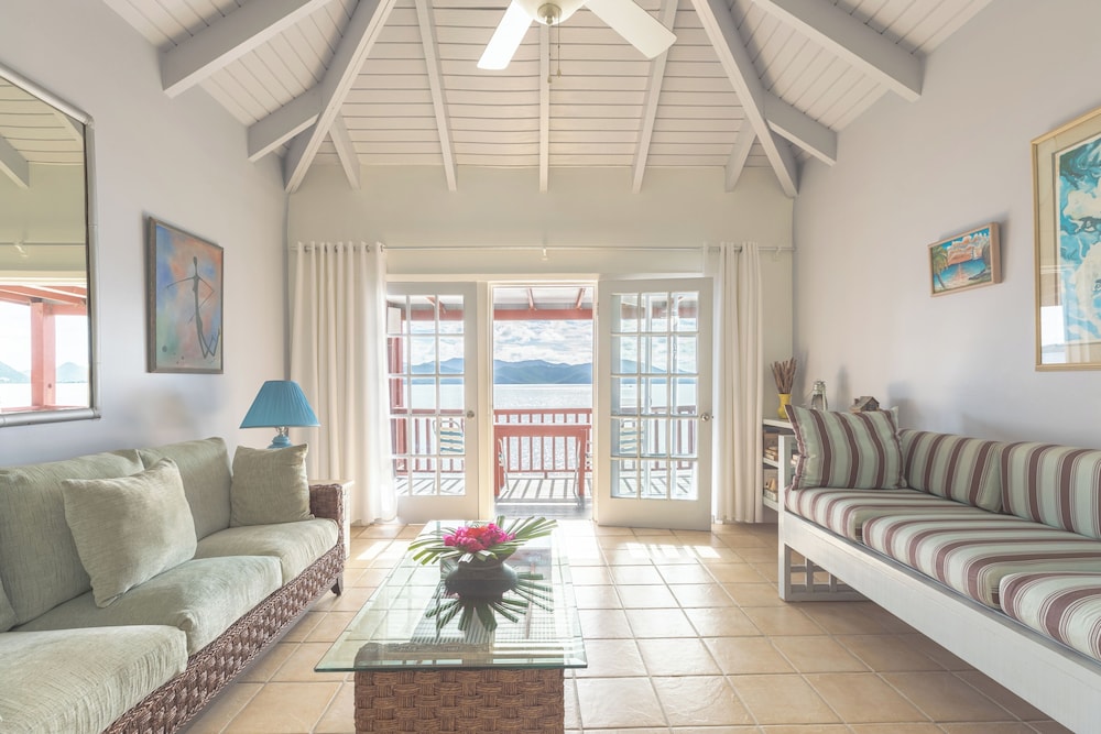 Fort Recovery Beachfront Villa & Suites Hotel 27/49