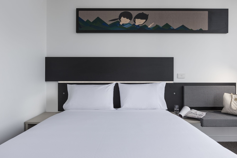 IBIS ADELAIDE 18/71