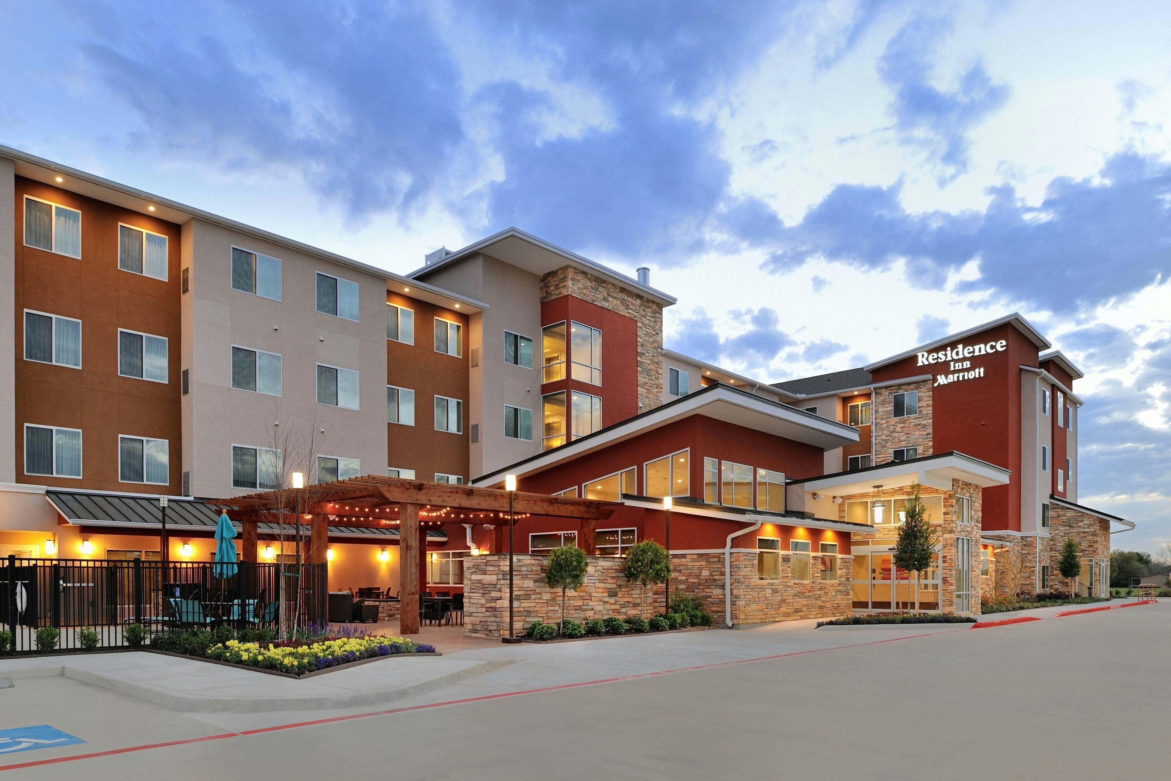 RESIDENCE INN HOUSTON TOMBALL 19/21