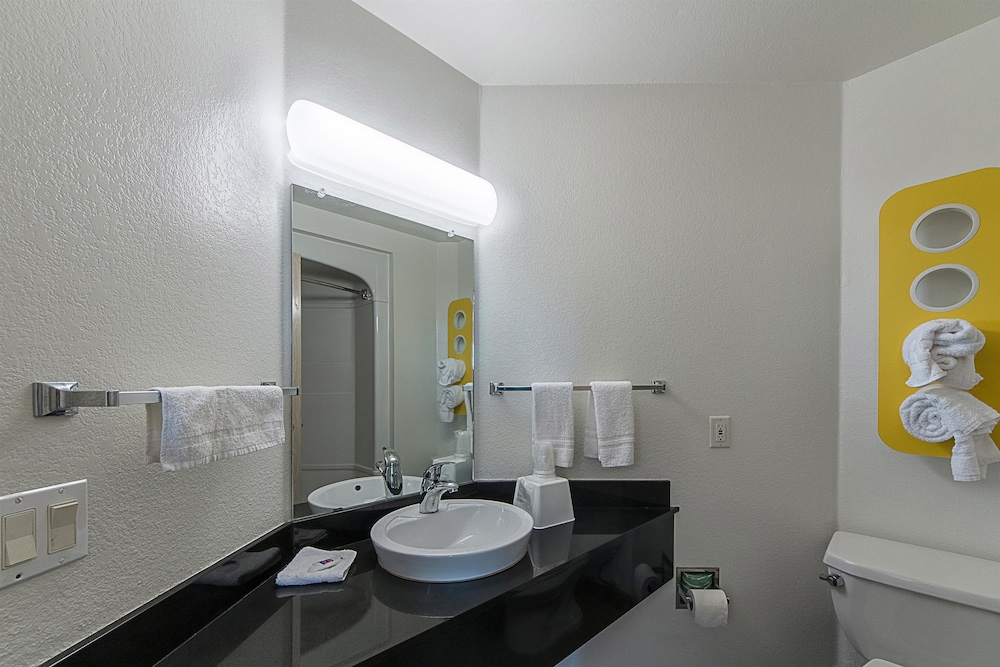 Motel6 San Antonio, TX - Downtown - Alamo Dome 51/54