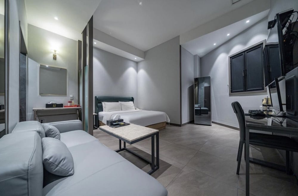 Suwon Station Myeongjak Hotel 20/57