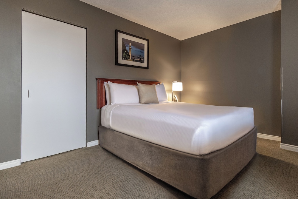 2 BEDROOMS, FAMILY SUITE, KITCHENETTE