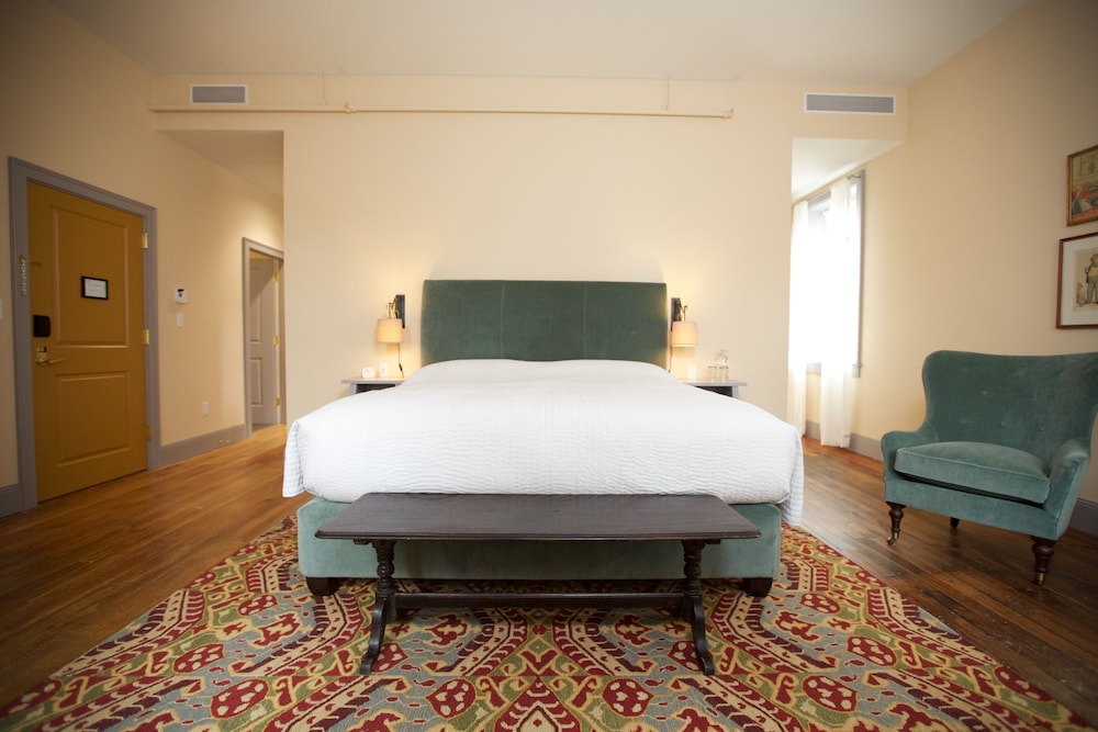 Hotel on North 15/62