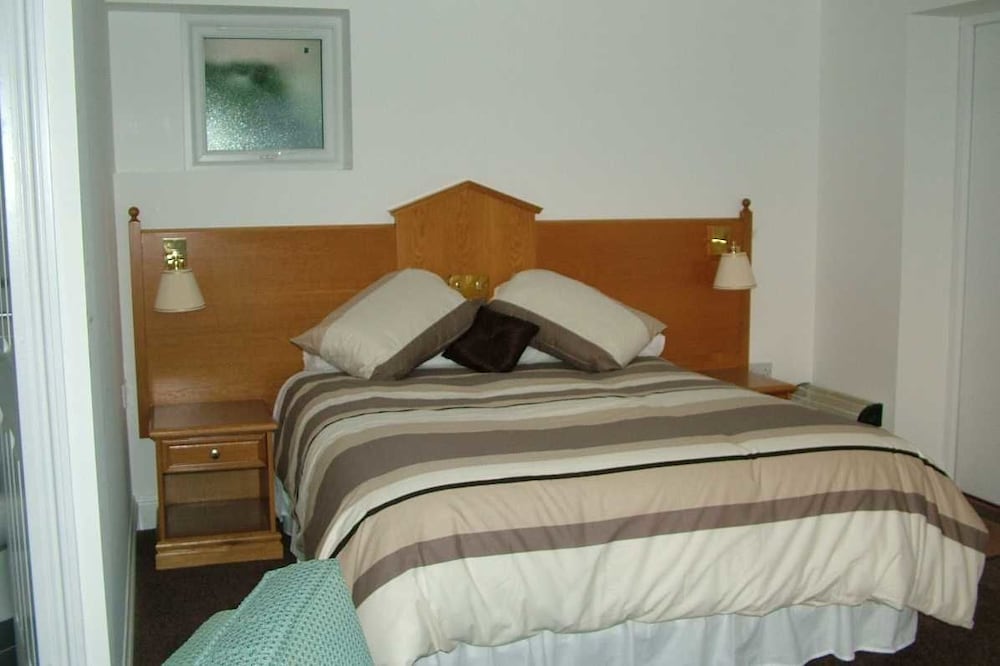 Gosfield Lake Resort 8/50