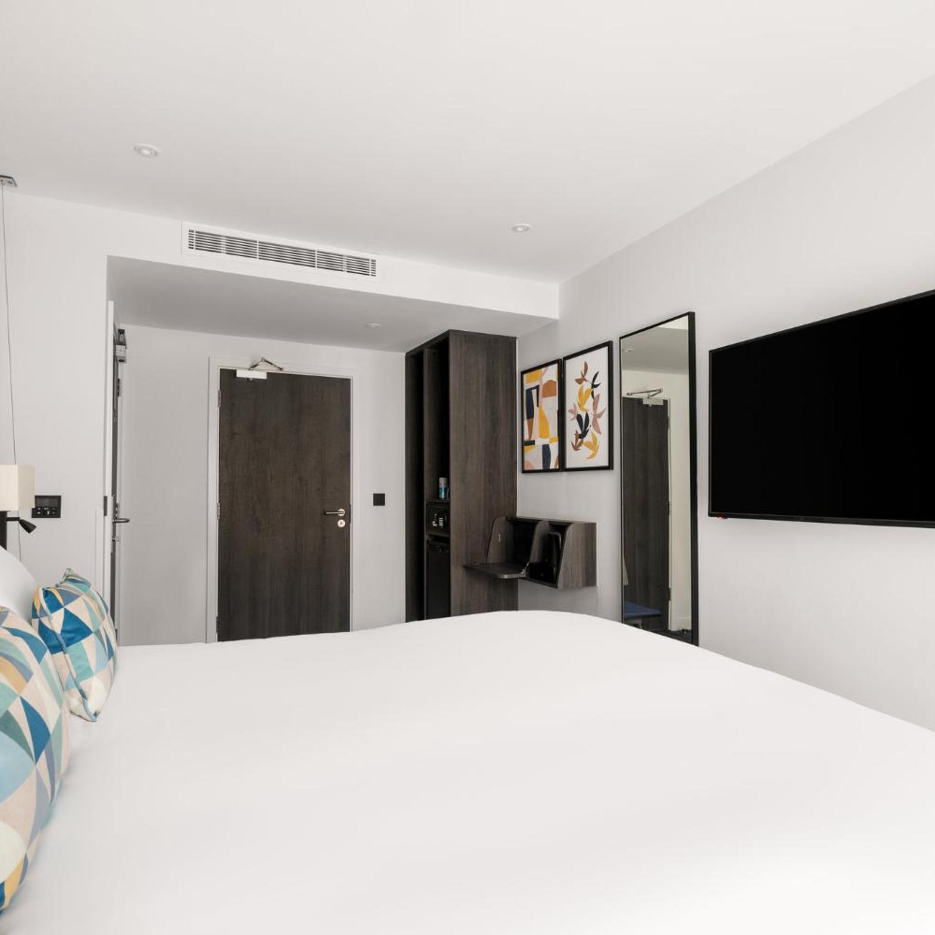 Premium, King Bed, Queen Bed, No Window