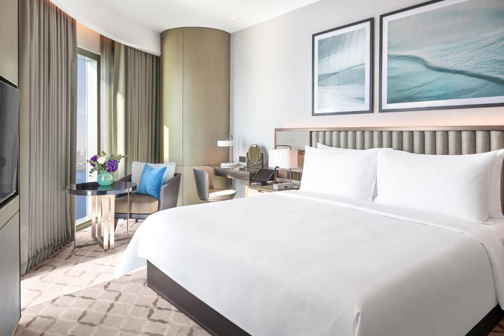 Room at Premium 3B with Skyline View in Address Harbor Point, DUBAI