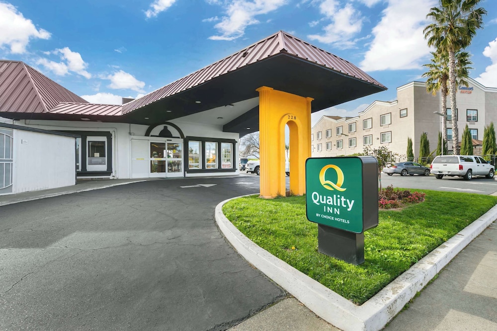 Quality Inn & Suites Sacramento 40/46