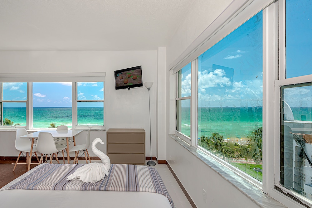 Beach Front Studio 20/50