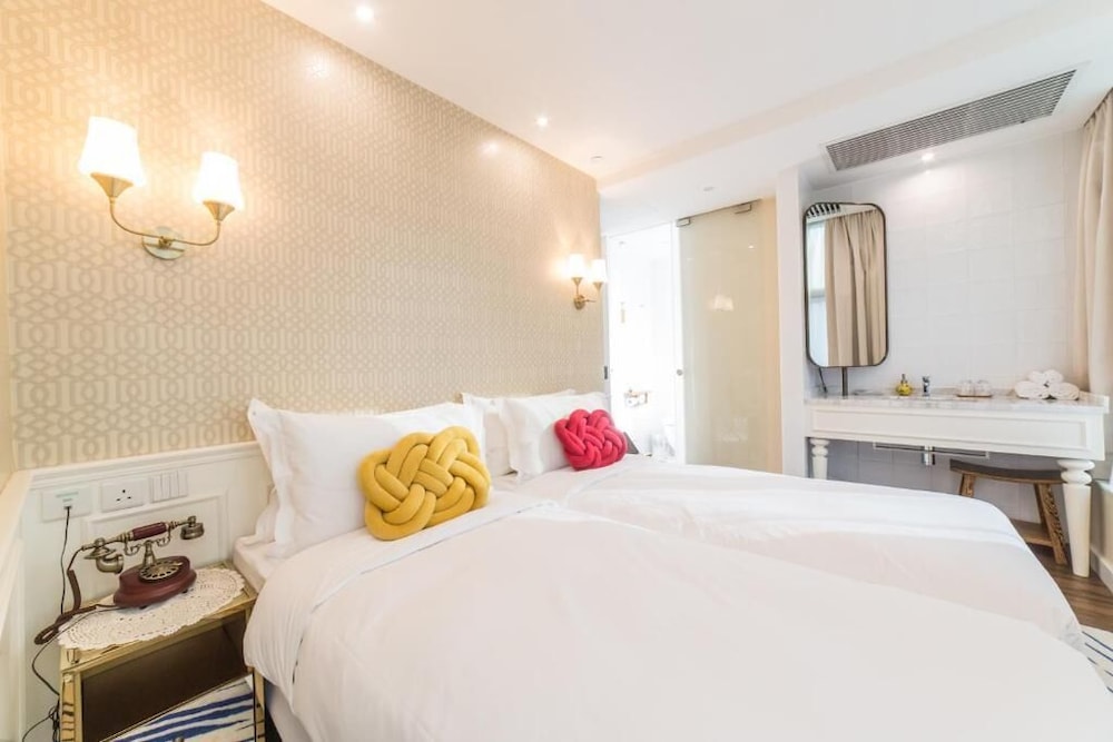 Music, Premium, Twin Beds