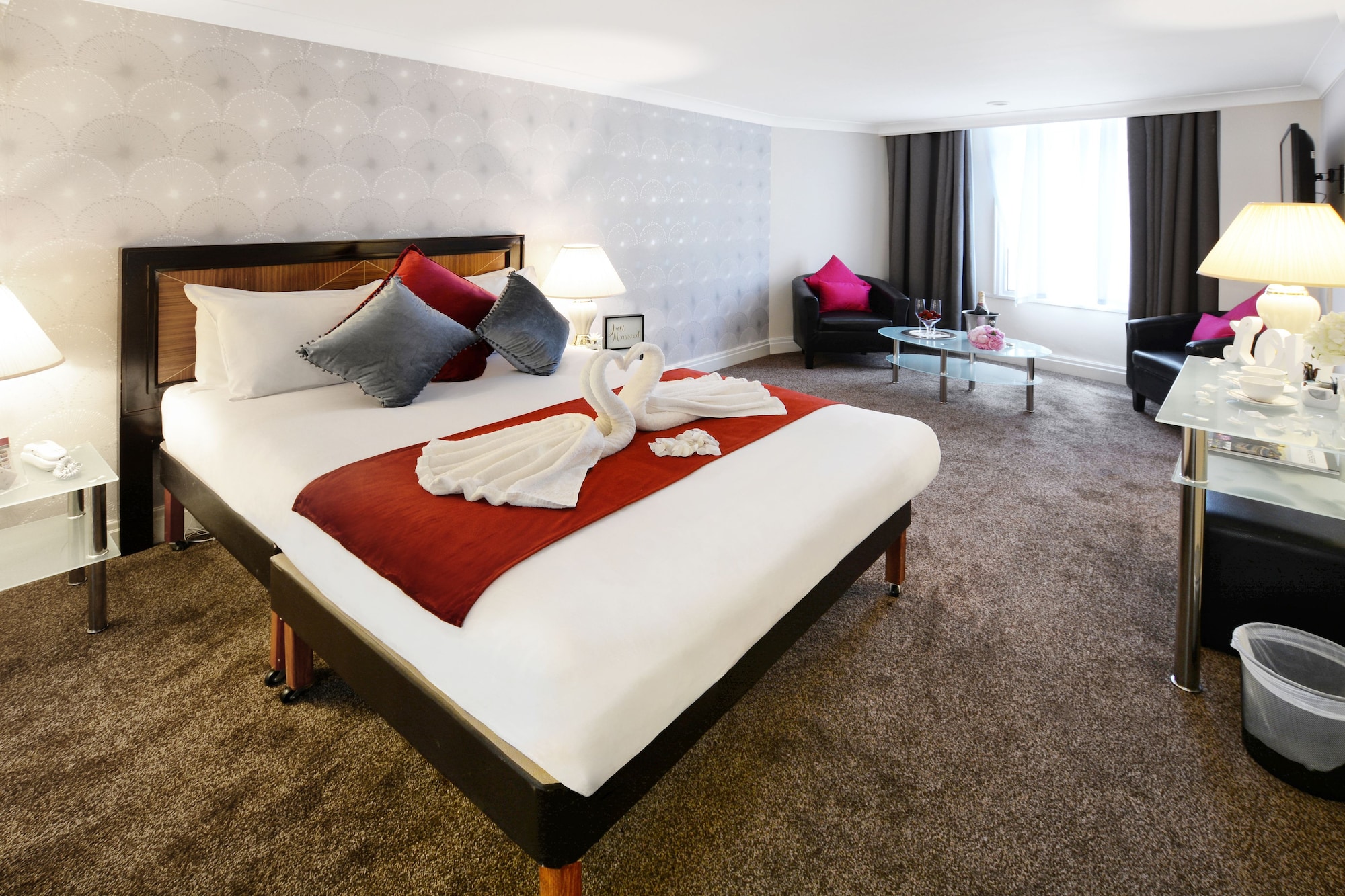ROOM, DOUBLE BED