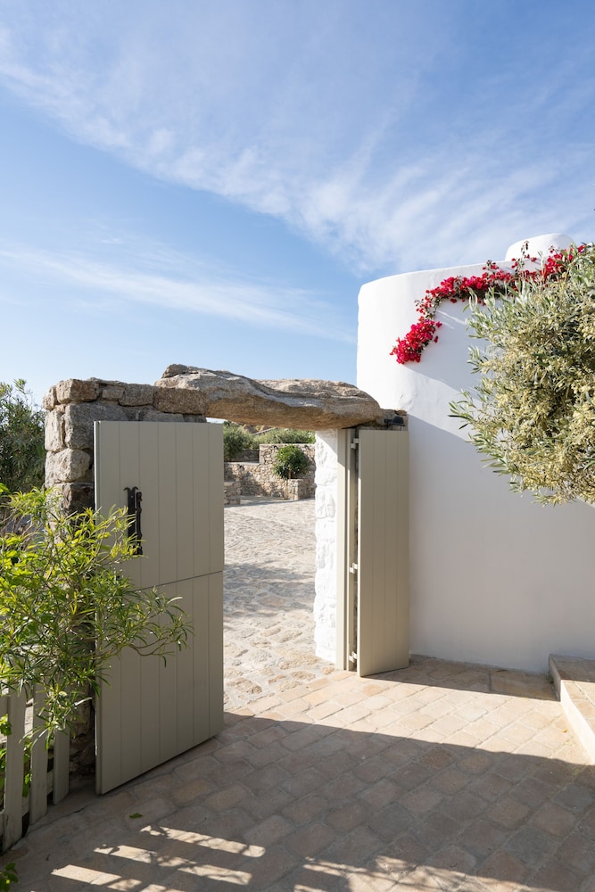 Ikies of Mykonos 43/50