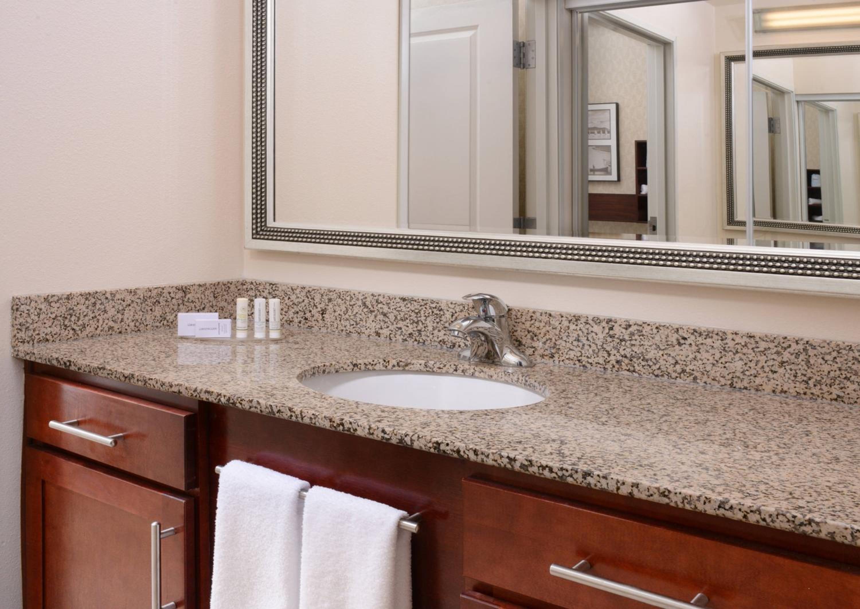 2 Bedrooms, Suite, Bathtub, Accessible
