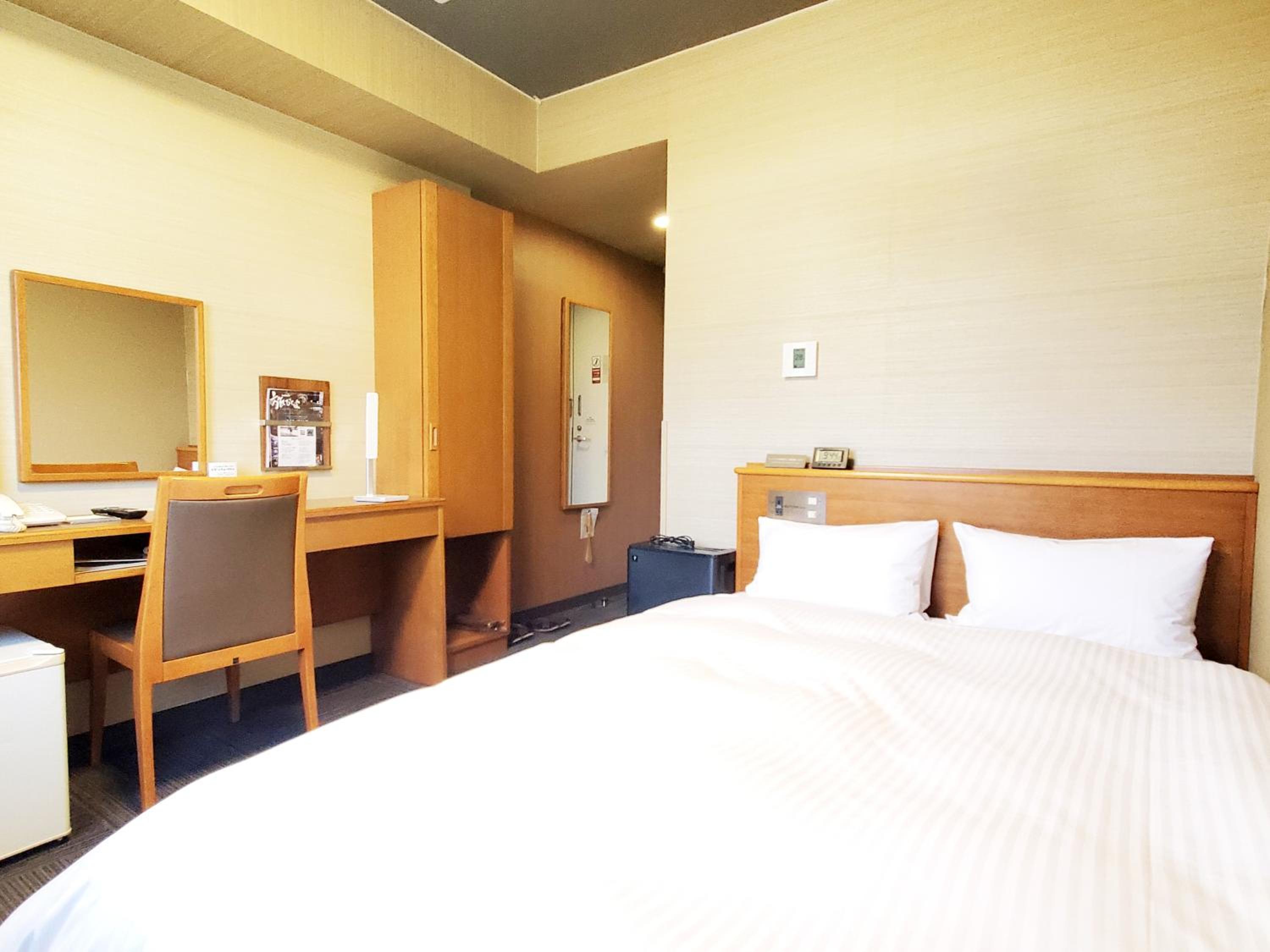 Semi Room, Semi Double Bed, Smoking