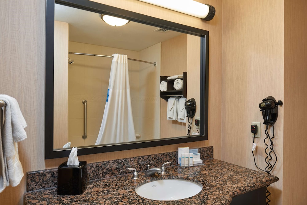 Hampton Inn Suites Waco South 19/39