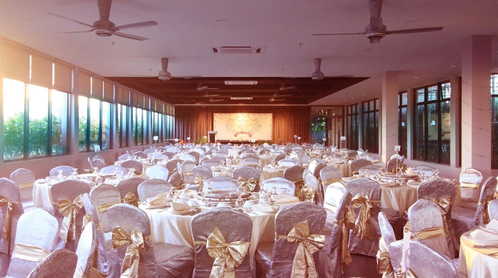 Acappella Suite Hotel 52/64