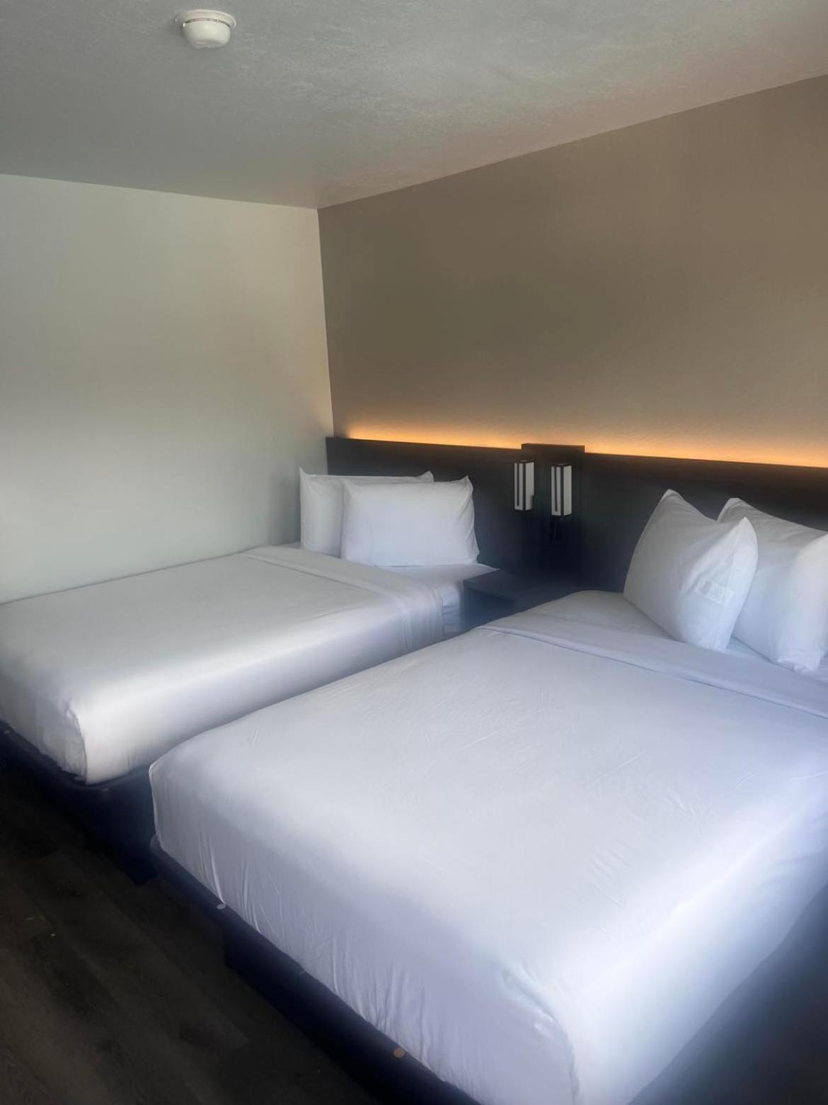ROOM, QUADRUPLE