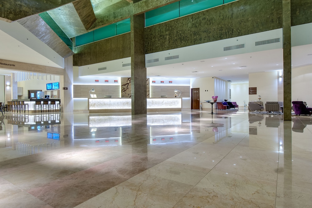 K Hotel 8/33
