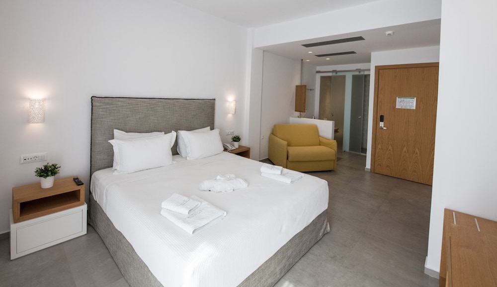 PREMIUM, TRIPLE, SEA VIEW