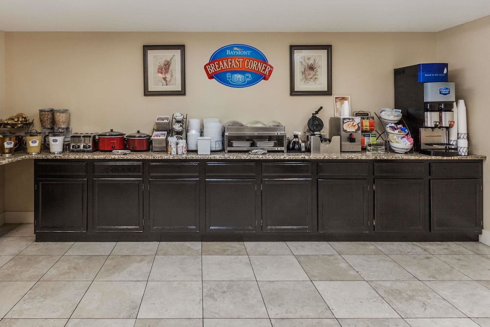 Baymont by Wyndham Pigeon Forge near Island Drive 3/28