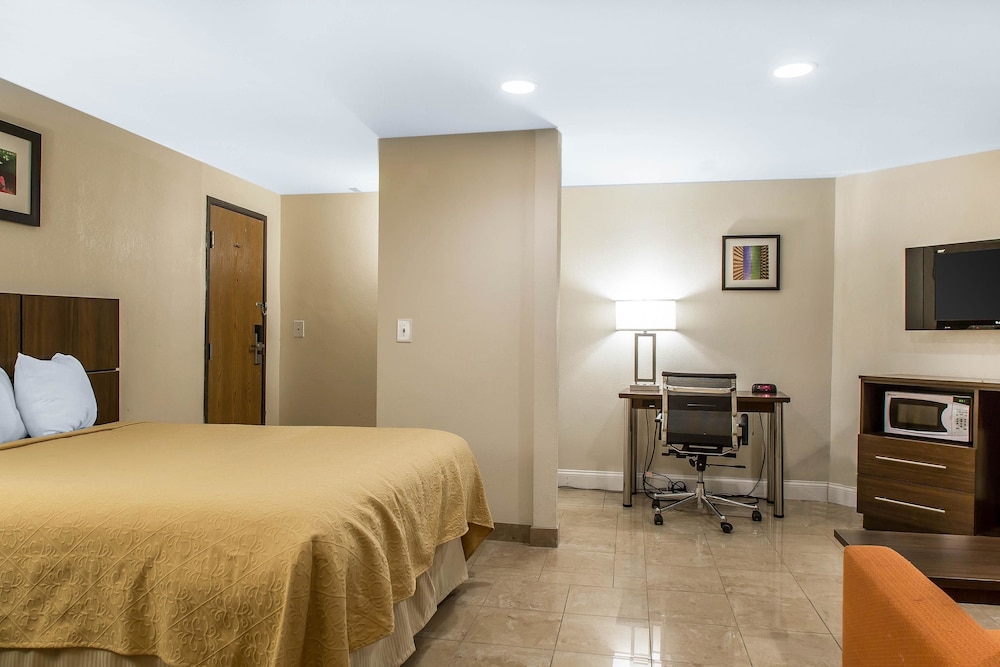 Quality Inn and Suites Middletown Newport 20/40