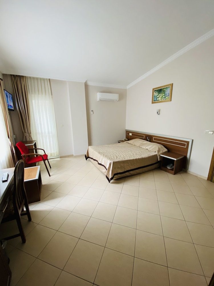 Lemon Hotel 31/50