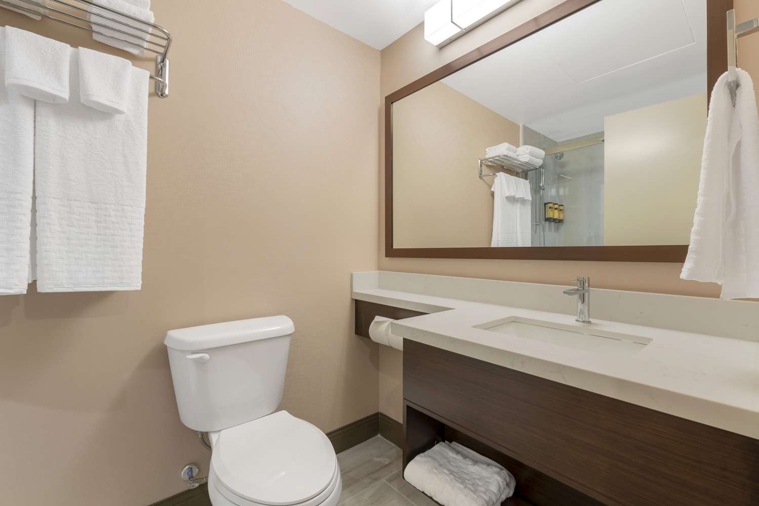 Best Western Plus Mission City Lodge 21/25