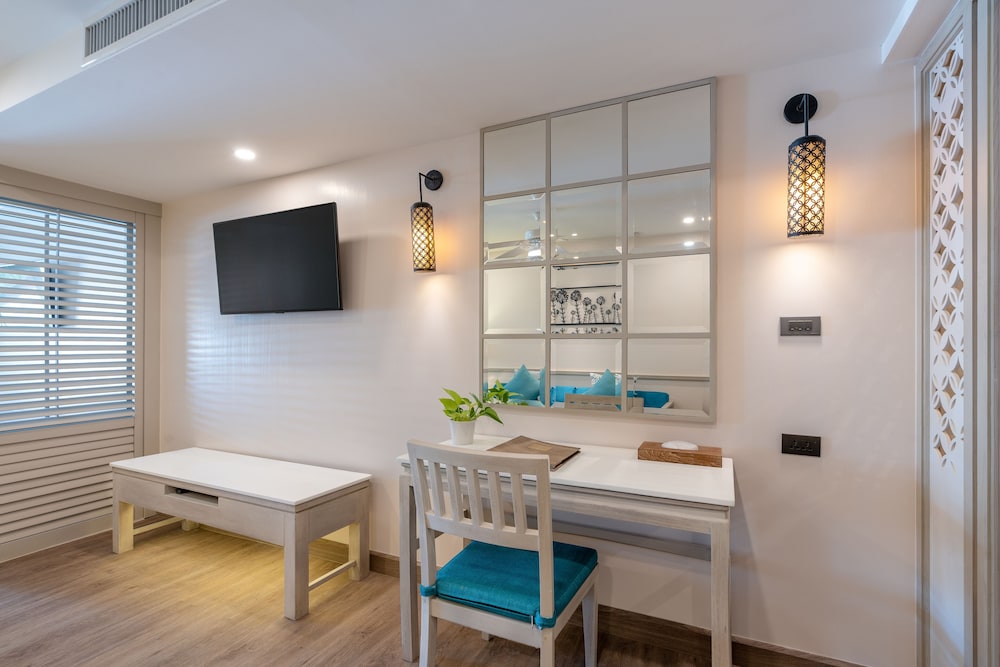 Katathani Phuket Beach Resort 46/66