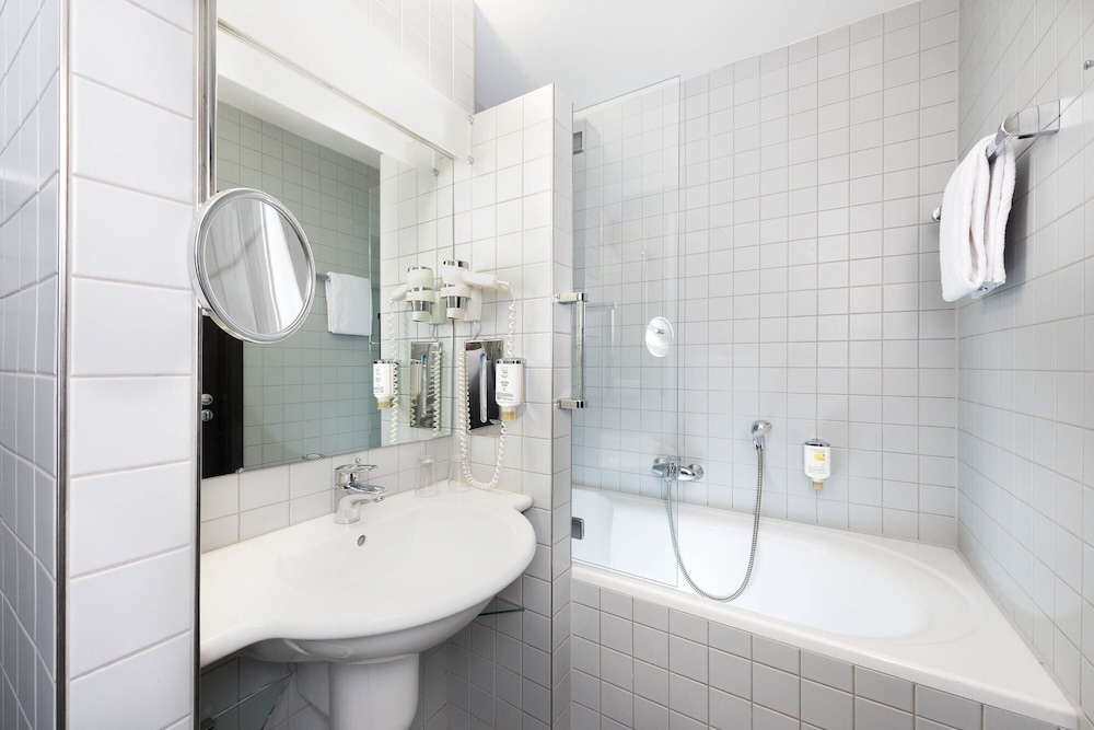 Sunday Hotel Bad Honnef 63/64