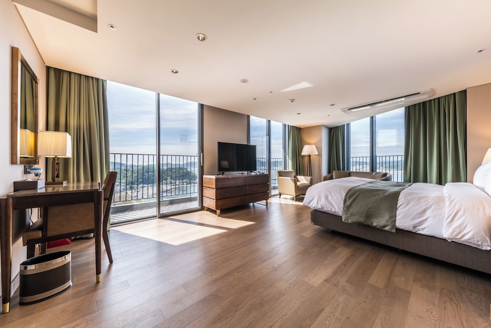 Stanford Hotel & Resort Tongyeong 14/57