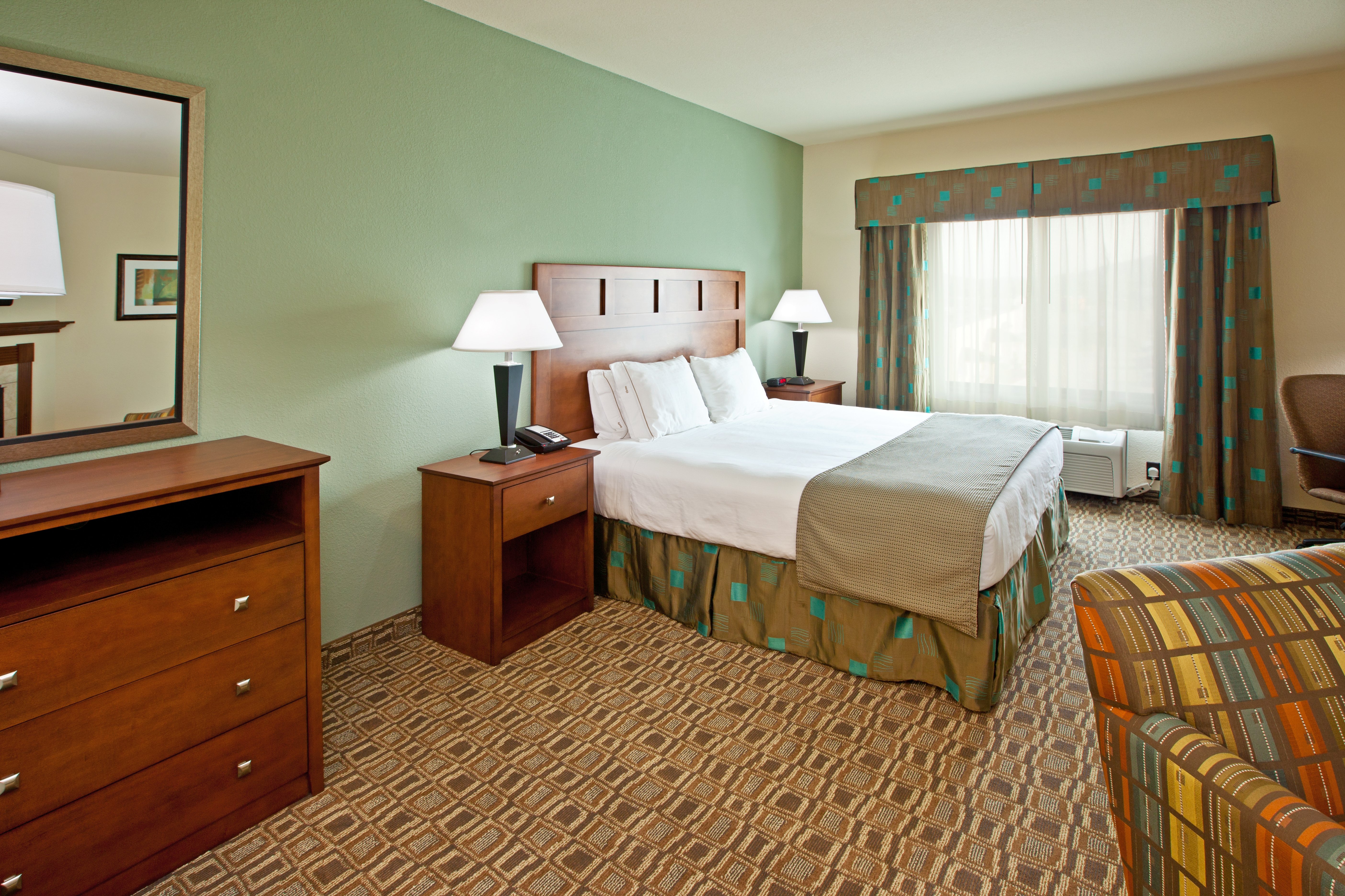 Holiday Inn Express Hotel & Suites Ripley 24/68