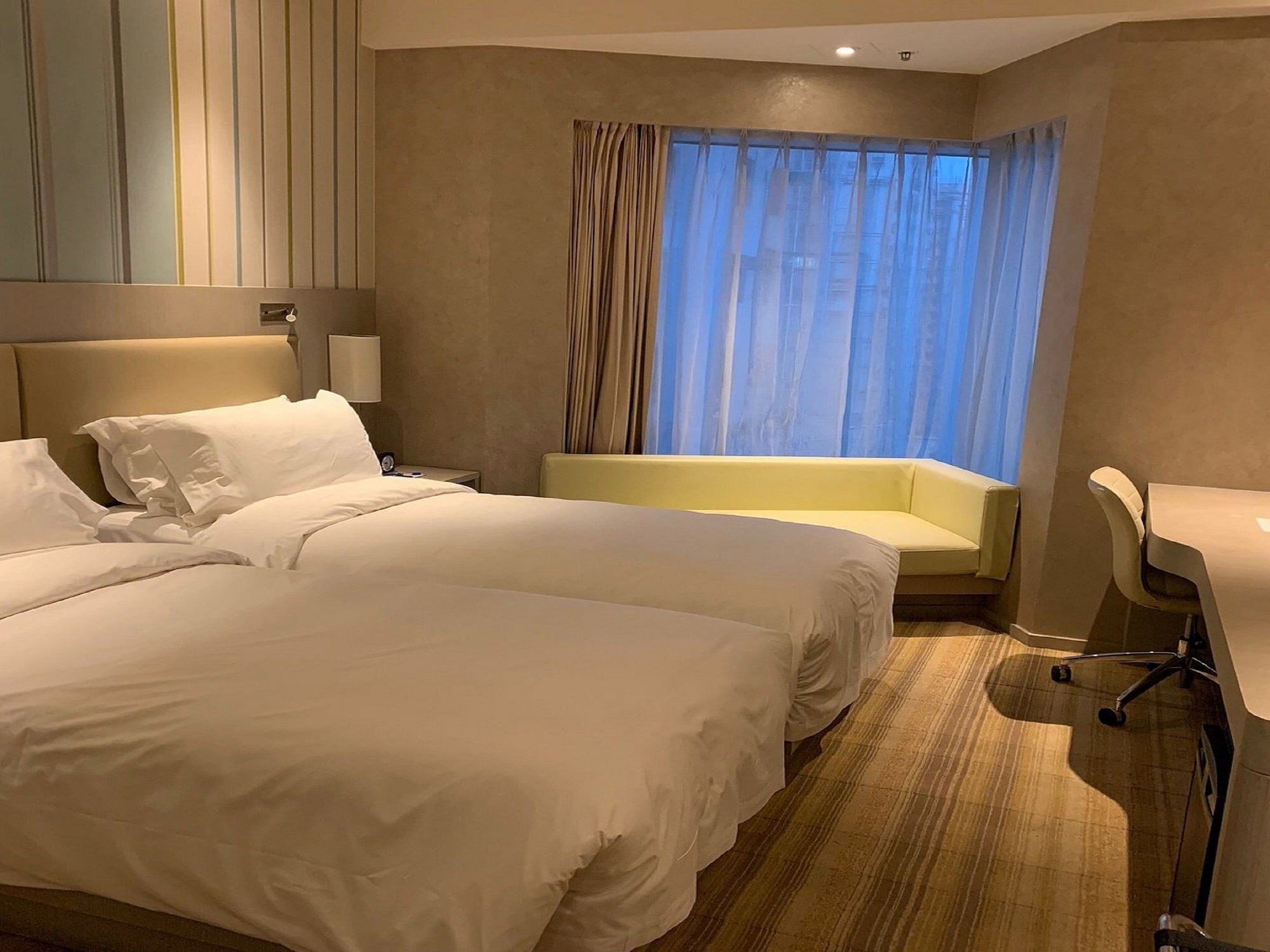 STANDARD, TWIN BEDS, HIGH FLOOR