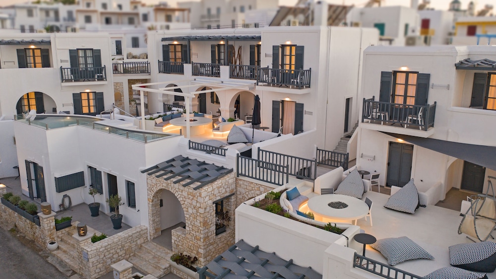 Parian Boutique Hotel 35/48