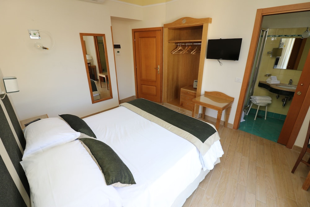 ECONOMY, TWIN BEDS