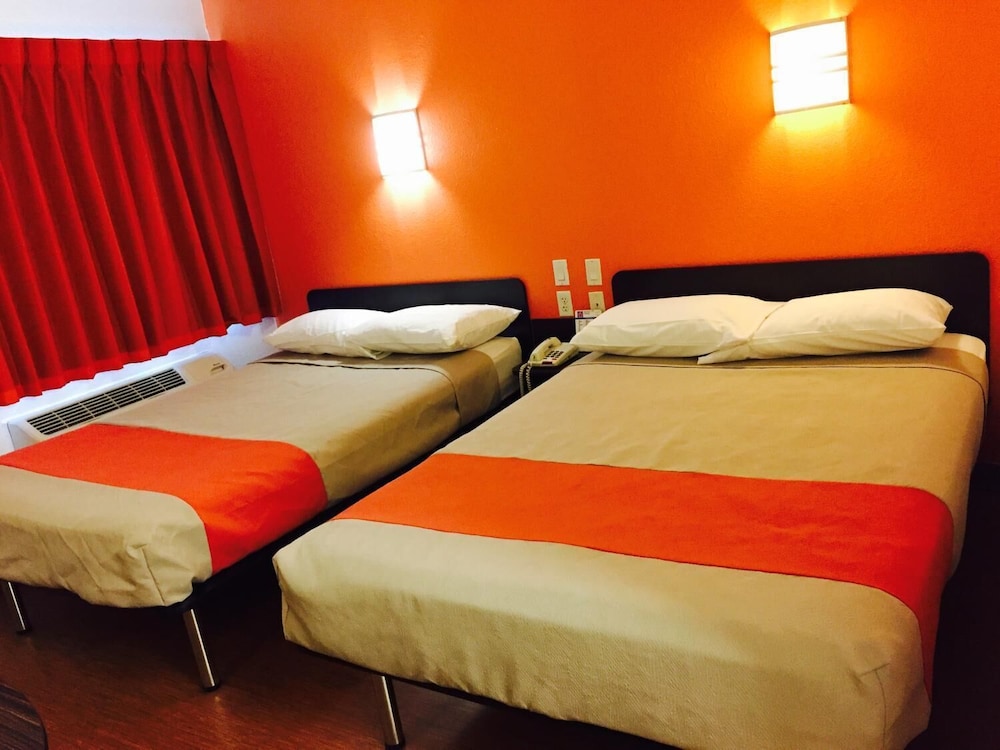 Motel6 Amarillo, TX - West 18/35
