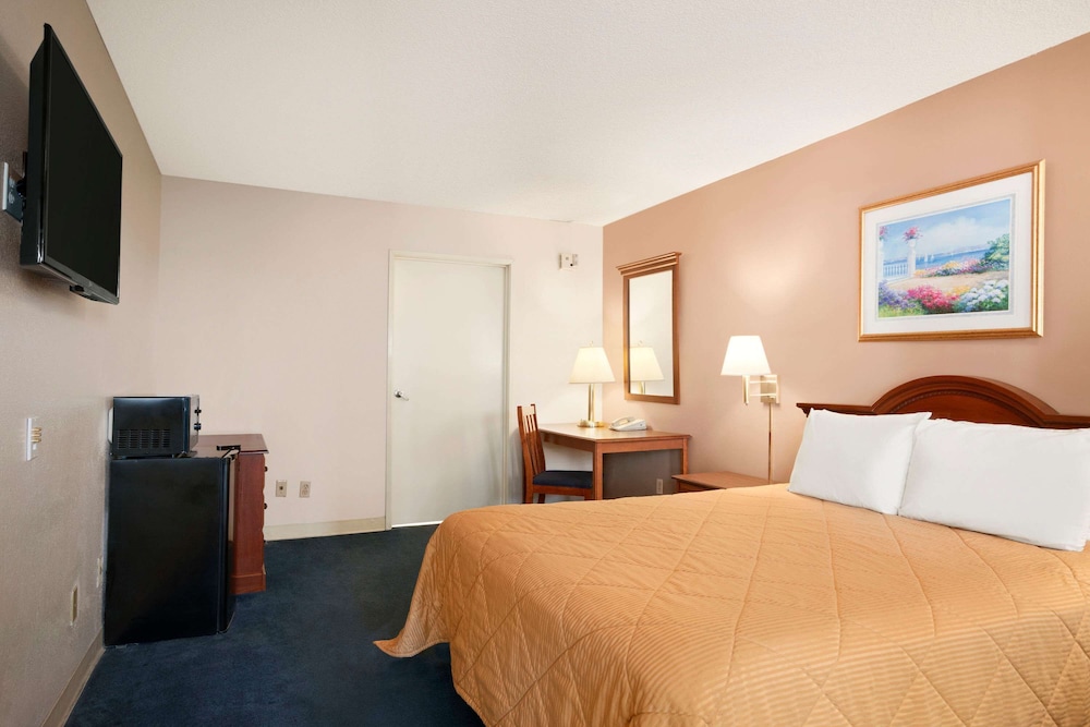 Travelodge By Wyndham Bakersfield 13/28