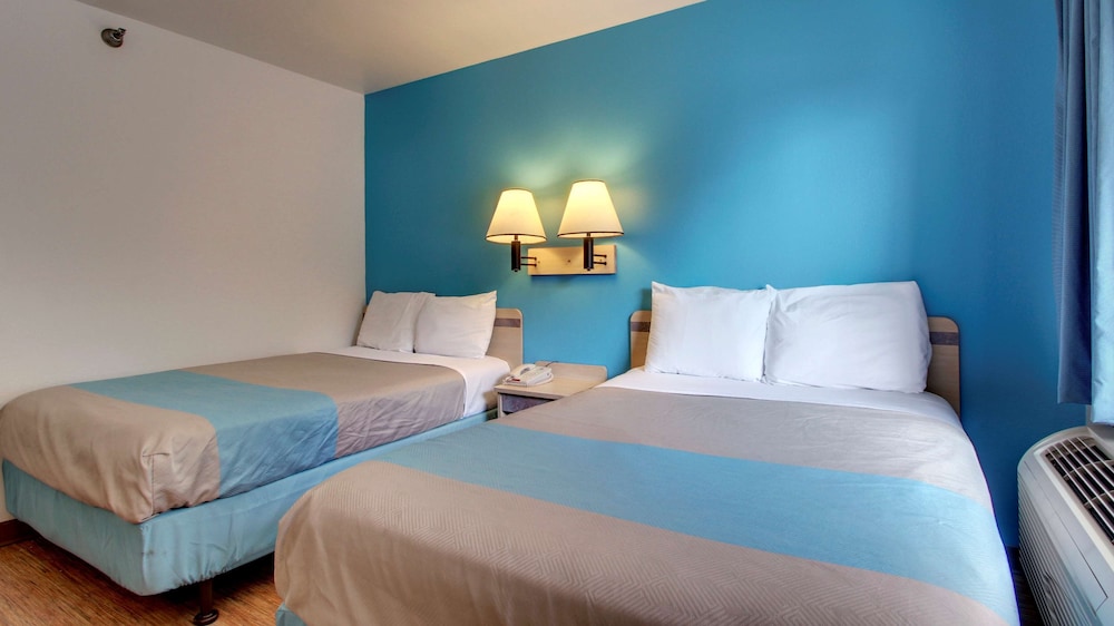 Motel6 Des Moines, IA - North 32/61
