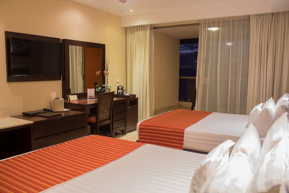 Sunset Plaza Beach Resort 13/79