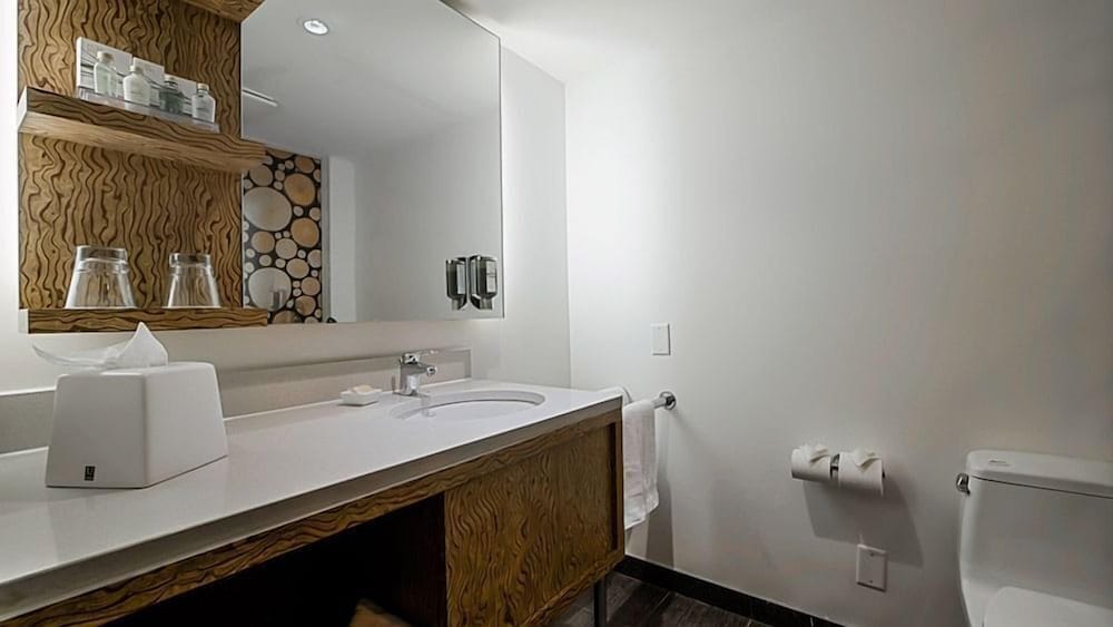 Deluxe, 2 Queen Beds, Mountain View