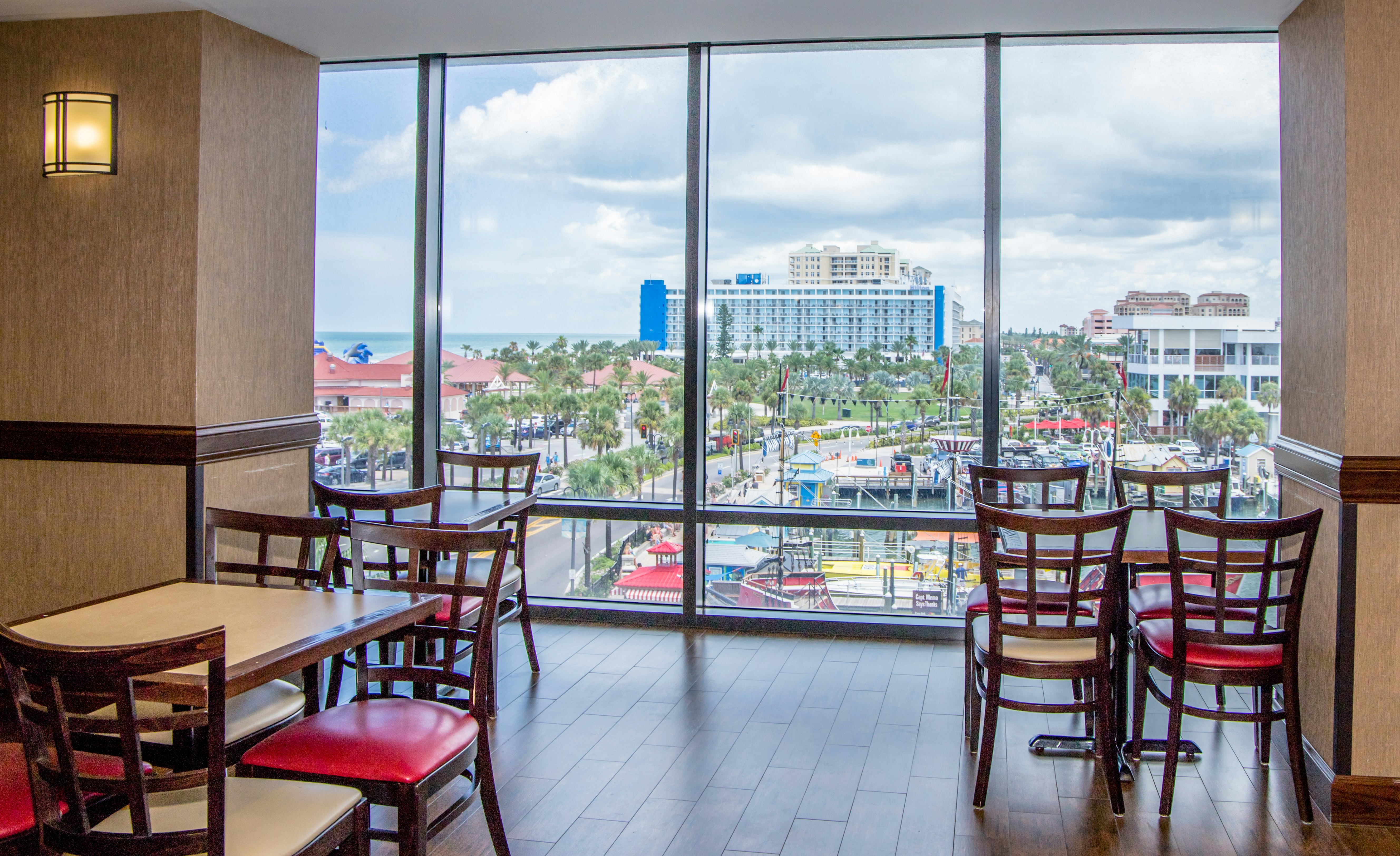 Pier House 60 Marina Hotel 49/67