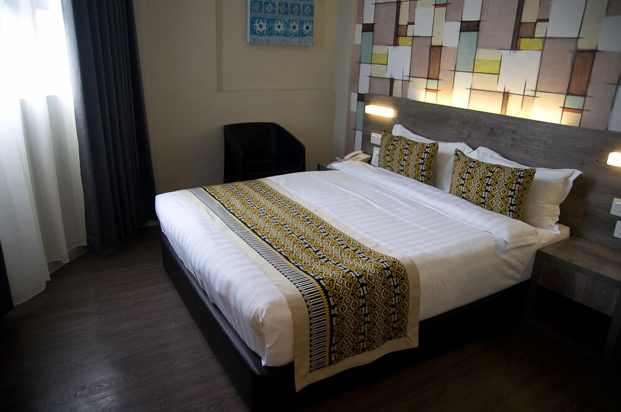 SUPERIOR, QUEEN BED, NO WINDOW