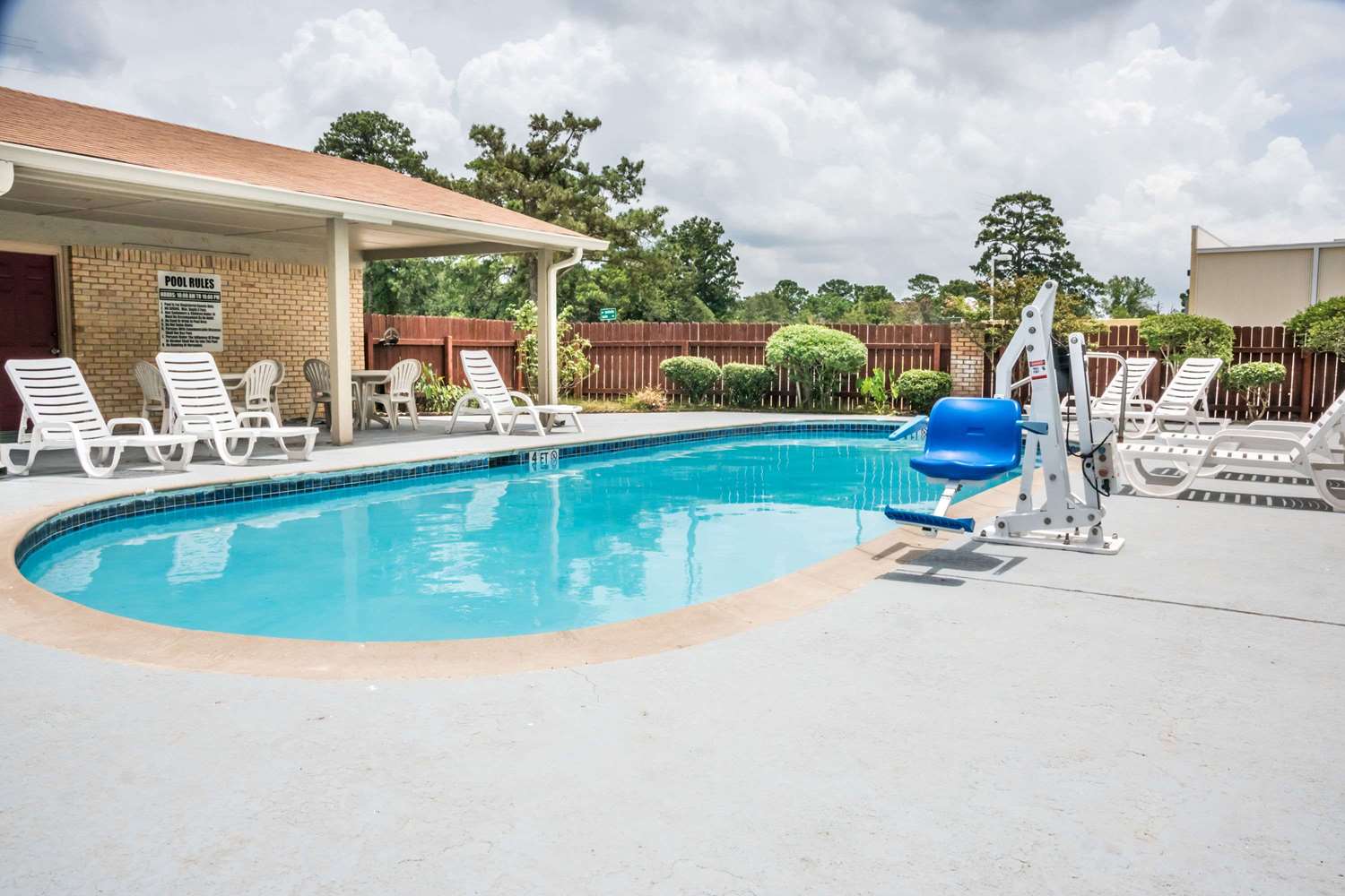 Days Inn By Wyndham Bastrop 15/17